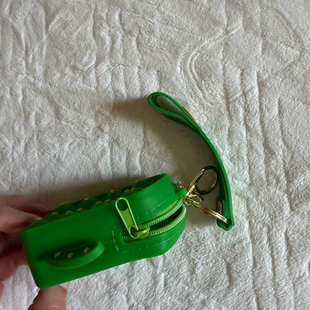 Green Cactus Pop It coins Keychain - Picture 4 of 6